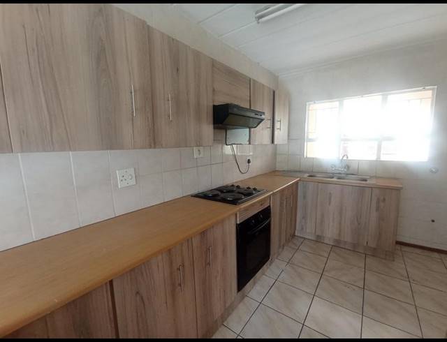 2 BEDROOM APARTMENT FOR SALE IN FLORIDA LAKE